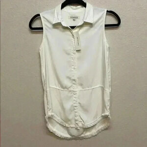 FRANCESCA’S Harper Women’s Sleeveless Blouse